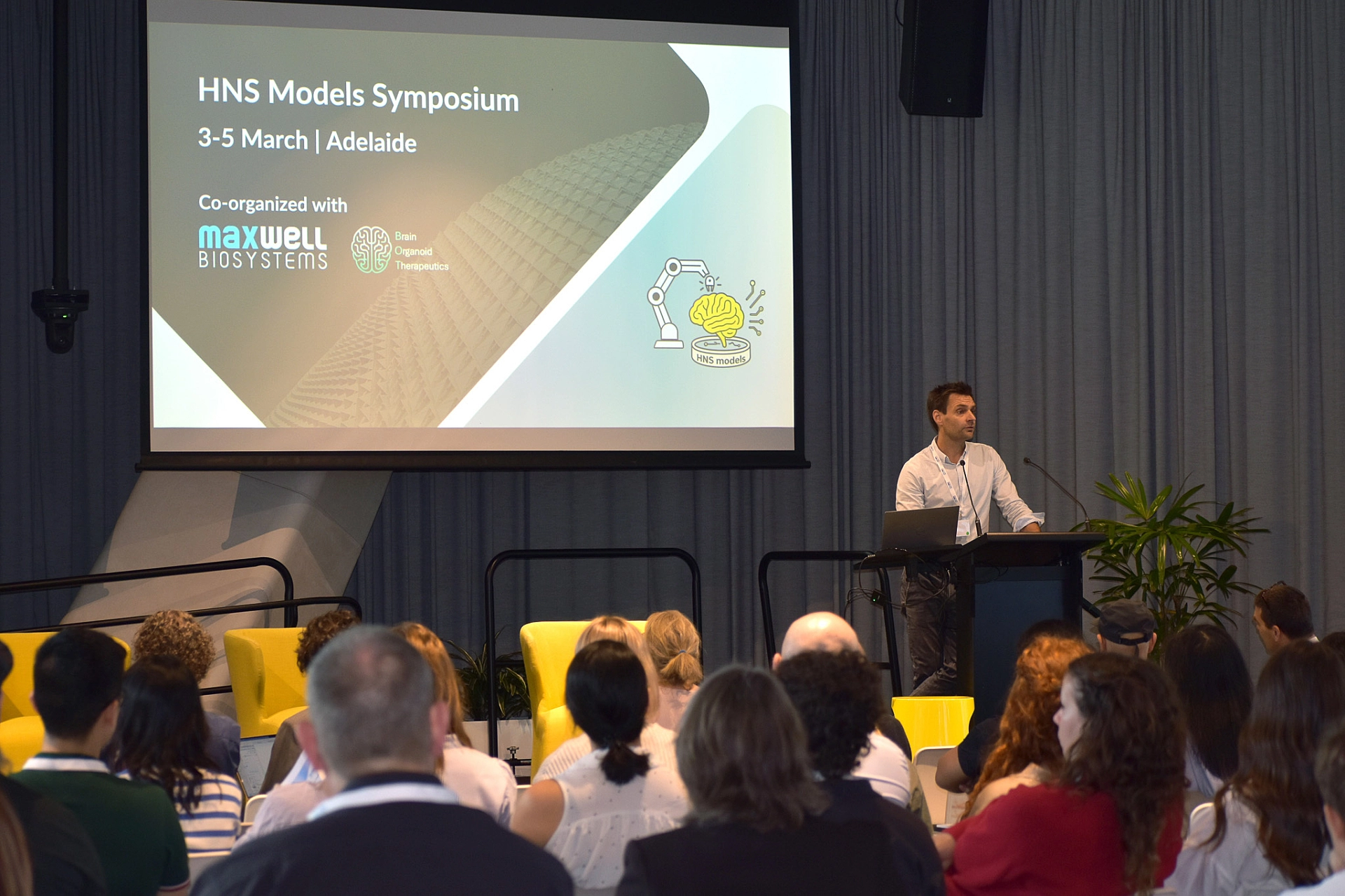 Bright minds flood to Adelaide for hottest ticket in brain research